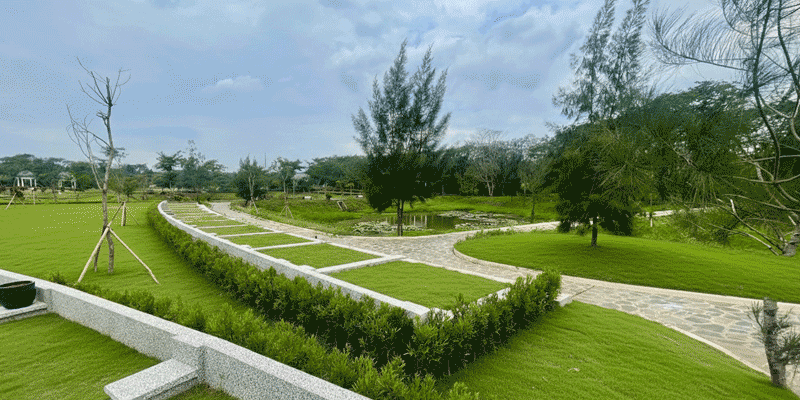 semi private hadap danau kecil